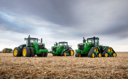 Nové traktory radu 9R, 9RX, 9RT od John Deere