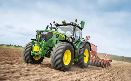 Premiéra nových traktorov 6R už koncom mesiaca