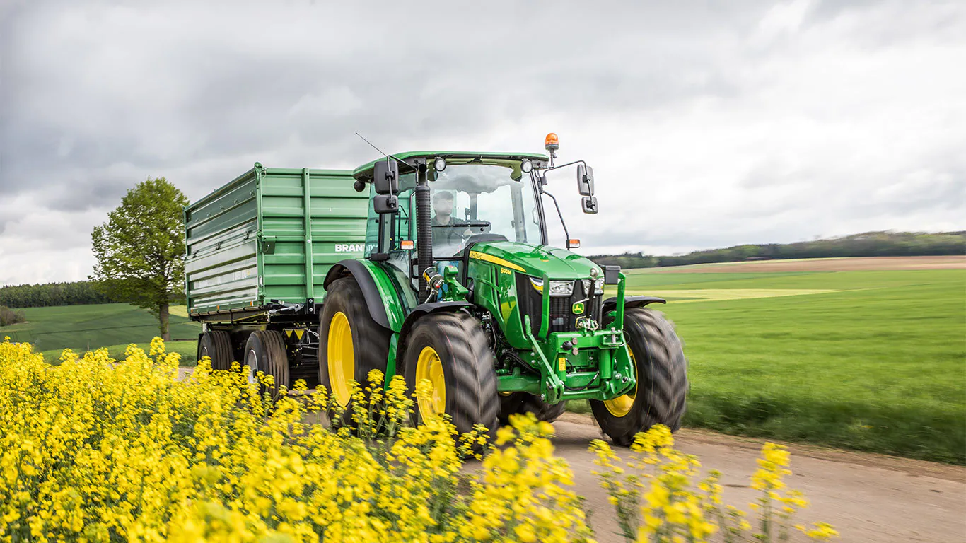 5M traktory John Deere