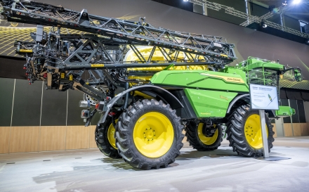 John Deere má nový samohybný postrekovač